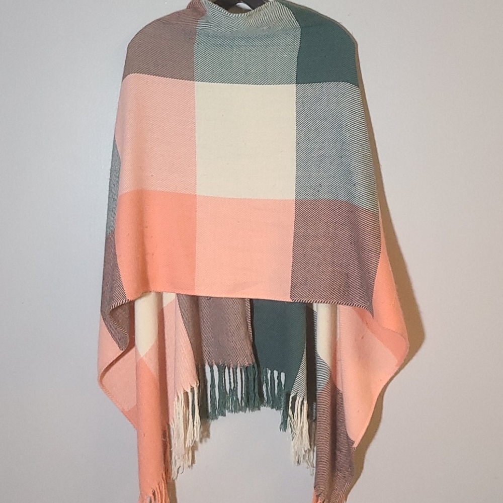 Poncho - Picture 2 of 8